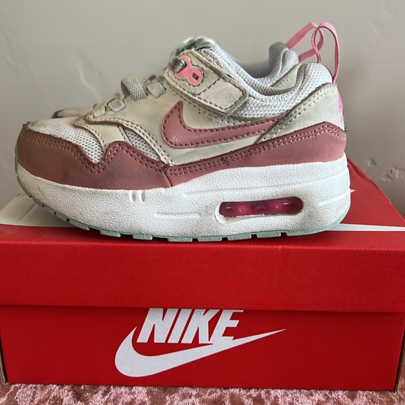 Nike Air Max 1 Easyon PS in Pink and Cream - Picture 3 of 6